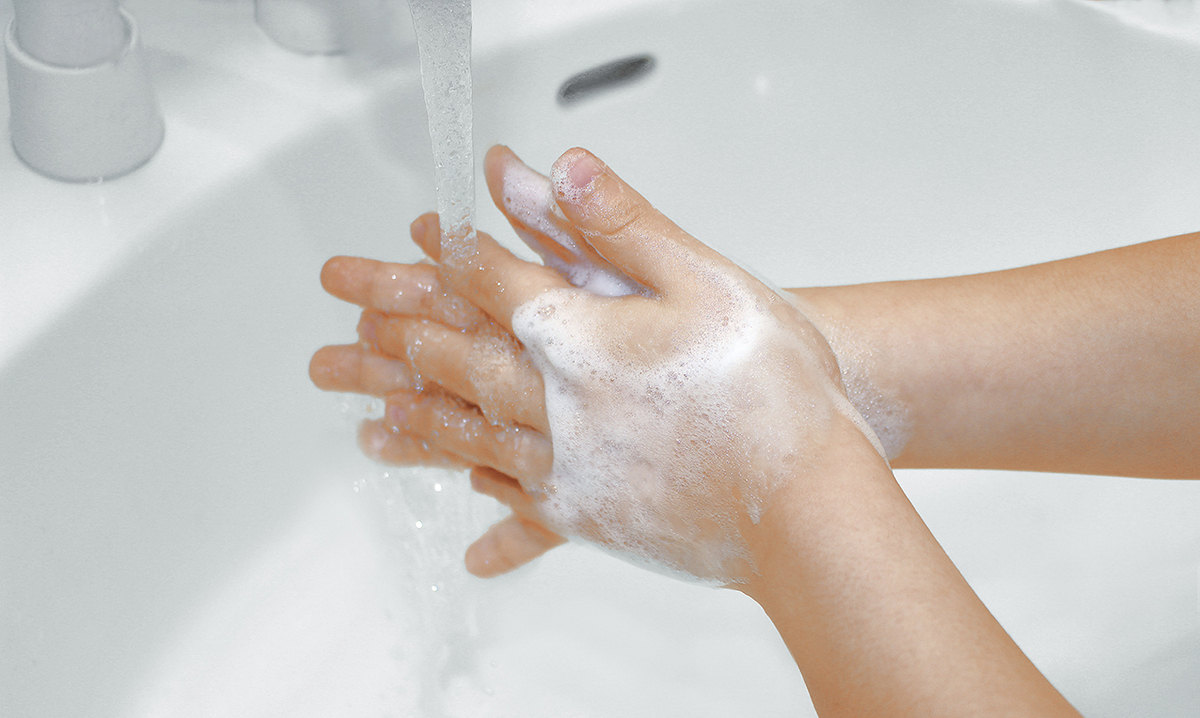 流行性角結膜炎になり、他の人に感染を広げないためには、手洗いや消毒の徹底が重要です。